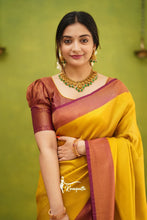 Load image into Gallery viewer, Kala Niketan Yellow & Pink Colour Pure Soft Silk Saree With Twirling Unstitched Blouse Piece