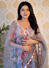 Load image into Gallery viewer, Kala Niketan Organza Silk Saree With Khatli Work Pallu