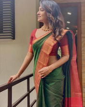 Load image into Gallery viewer, Kala Niketan Gorgeous Green Silk Kanchipuram Jacquard Saree