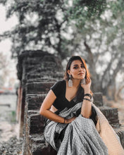 Load image into Gallery viewer, Kala Niketan Handloom Silk Saree