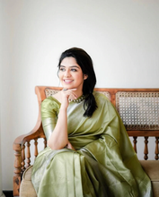 Load image into Gallery viewer, Kala Niketan Kyra Archaic Traditional Kanchi Soft Silk Sari With Attached Blouse