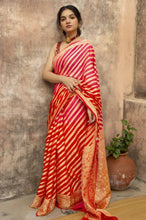 Load image into Gallery viewer, Kala Niketan Red Color Pure Heavy Banarasi Silk Saree With Rich Pallu With Slanting Line All Over Saree