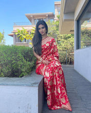 Load image into Gallery viewer, Mouni Roy Wedding Saree in Traditional Kanchipuram Red Color with Weaving Work