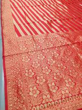 Load image into Gallery viewer, Kala Niketan Red Color Pure Heavy Banarasi Silk Saree With Rich Pallu With Slanting Line All Over Saree
