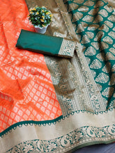 Load image into Gallery viewer, Kala Niketan Lekha Archaic Traditional Kanchi Soft Silk Sari With Attached Blouse