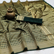 Load image into Gallery viewer, Kala Niketan Captivating Green Kanchipuram Soft Silk Saree With Blouse