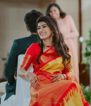 Load image into Gallery viewer, Kala Niketan Amora Yellow Archaic Traditional kanchi Soft Silk Sari With Attached Blouse