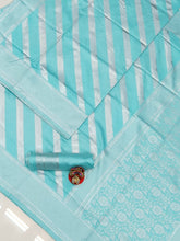 Load image into Gallery viewer, Kala Niketan Mesmeric Turquoise Soft Banarasi Silk Saree With Blissful Turquoise Blouse Piece