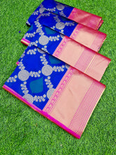 Load image into Gallery viewer, Kala Niketan Meena Archaic Traditional Kanchi Soft Silk Sari With Attached Blouse