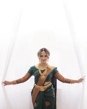 Load image into Gallery viewer, Kala Niketan Green Soft Banarasi Silk Saree With Imaginative Blouse Piece