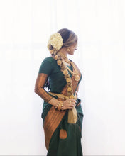 Load image into Gallery viewer, Kala Niketan Green Soft Banarasi Silk Saree With Imaginative Blouse Piece