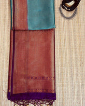 Load image into Gallery viewer, RAMA COLOR SAREE WITH MAROON BORDER COPPER ZARI WEAVING WITH MAROON BROCADE BLOUSE