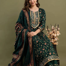 Load image into Gallery viewer, Trendy Look Rayon Partywear Bollywood Kurti Pant With Dupatta For Women