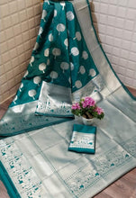 Load image into Gallery viewer, Kala Niketan Pure Weaving Silver Zari Silk Saree With Blouse