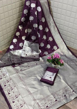 Load image into Gallery viewer, Kala Niketan Pure Weaving Silver Zari Silk Saree With Blouse