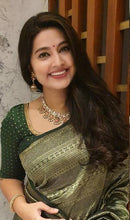 Load image into Gallery viewer, Kala Niketan Green Velly Archaic Traditional Kanchi Soft Silk Sari With Attached Blouse