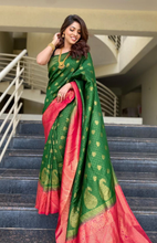 Load image into Gallery viewer, Kala Niketan Green & Red pallu Pure Soft Kanjiviram Silk Saree With Attached Blouse
