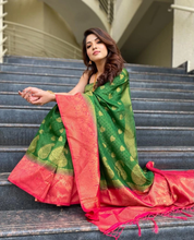 Load image into Gallery viewer, Kala Niketan Green & Red pallu Pure Soft Kanjiviram Silk Saree With Attached Blouse