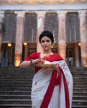 Load image into Gallery viewer, White Red Archaic Traditional Kanchi Soft Silk Sari With Attached Blouse