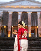 Load image into Gallery viewer, White Red Archaic Traditional Kanchi Soft Silk Sari With Attached Blouse