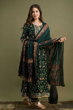 Load image into Gallery viewer, Trendy Look Rayon Partywear Bollywood Kurti Pant With Dupatta For Women