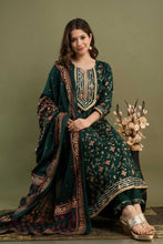 Load image into Gallery viewer, Trendy Look Rayon Partywear Bollywood Kurti Pant With Dupatta For Women