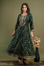 Load image into Gallery viewer, Trendy Look Rayon Partywear Bollywood Kurti Pant With Dupatta For Women