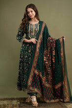 Load image into Gallery viewer, Trendy Look Rayon Partywear Bollywood Kurti Pant With Dupatta For Women