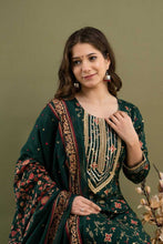 Load image into Gallery viewer, Trendy Look Rayon Partywear Bollywood Kurti Pant With Dupatta For Women