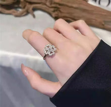 Load image into Gallery viewer, Four-Leaf Clover Rotating Ring