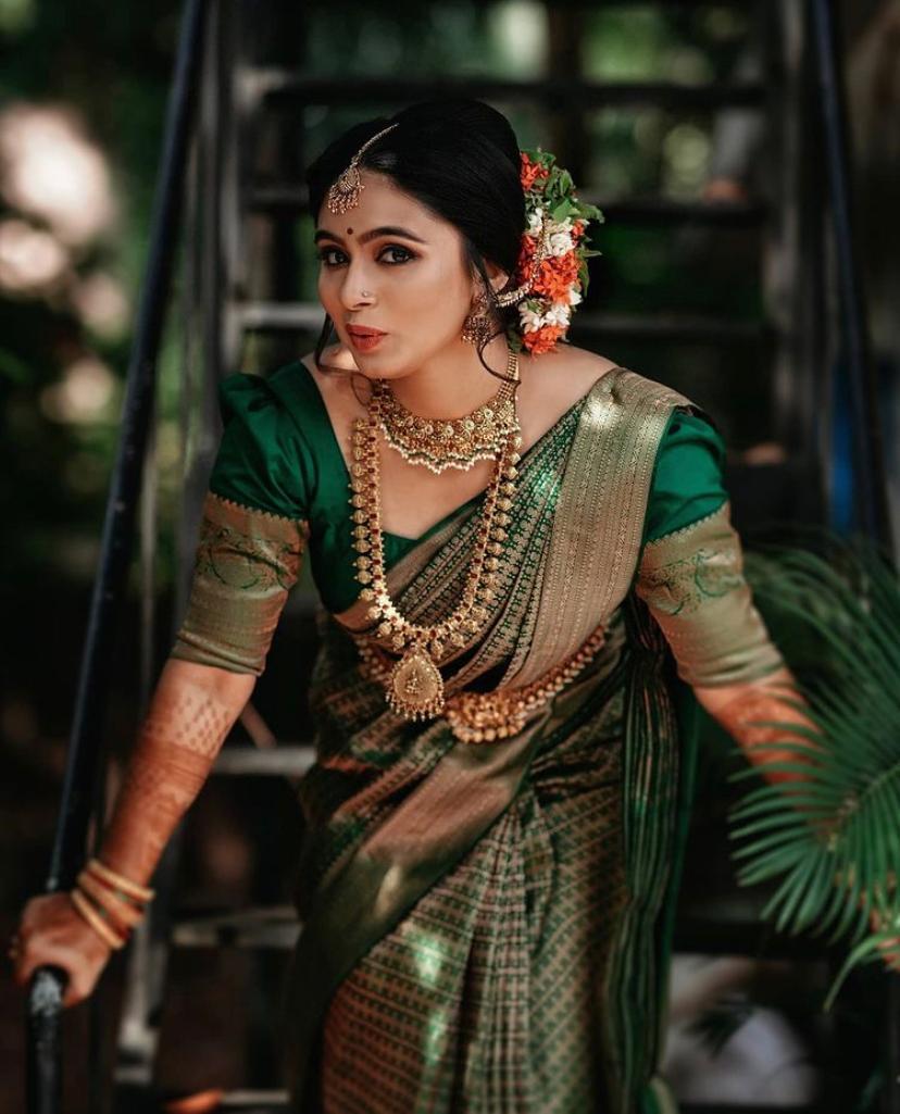 Kala Niketan Captivating Green Kanchipuram Soft Silk Saree With Blouse
