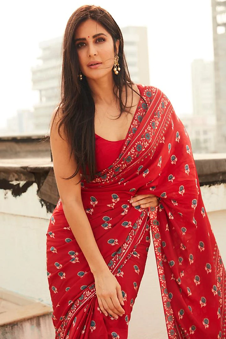 Katrina Kaif Red Stylish Floral Printed Mulmul Cotton Saree