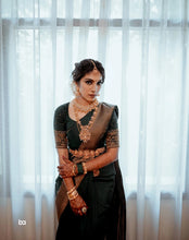 Load image into Gallery viewer, Kala niketan Fashionable Green Wedding Silk Saree
