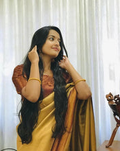 Load image into Gallery viewer, Kala Niketan Unique Soft Silk Saree With Extraordinary Blouse Piece - 4 Colors Available
