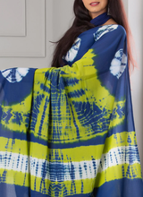 Load image into Gallery viewer, Kala Niketan Designer Latest Fashion Blue and Green Cotton Printed Saree
