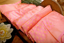 Load image into Gallery viewer, Kala niketan Zinat Archaic Traditional Kanchi Soft Silk Sari With Attached Blouse
