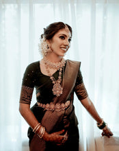 Load image into Gallery viewer, Kala niketan Fashionable Green Wedding Silk Saree
