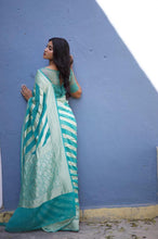 Load image into Gallery viewer, Kala Niketan Mesmeric Turquoise Soft Banarasi Silk Saree With Blissful Turquoise Blouse Piece
