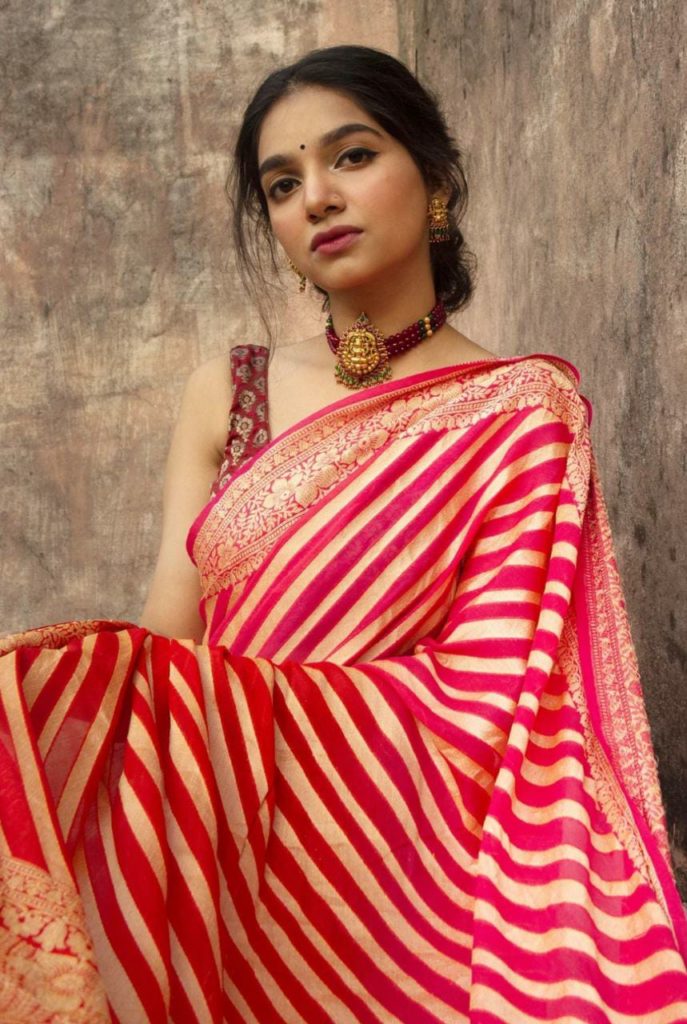 Kala Niketan Red Color Pure Heavy Banarasi Silk Saree With Rich Pallu With Slanting Line All Over Saree