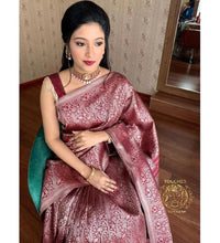 Load image into Gallery viewer, Kala Niketan Dolly Archaic Traditional Kanchi Soft Silk Sari With Attached Blouse
