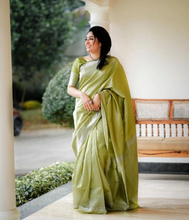 Load image into Gallery viewer, Kala Niketan Kyra Archaic Traditional Kanchi Soft Silk Sari With Attached Blouse
