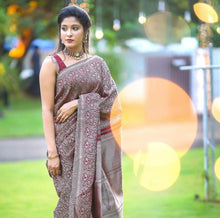 Load image into Gallery viewer, Kala Niketan Dolly Archaic Traditional Kanchi Soft Silk Sari With Attached Blouse
