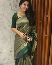 Load image into Gallery viewer, Kala Niketan Green Velly Archaic Traditional Kanchi Soft Silk Sari With Attached Blouse
