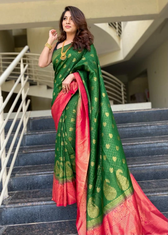 Kala Niketan Green & Red pallu Pure Soft Kanjiviram Silk Saree With Attached Blouse