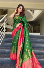 Load image into Gallery viewer, Kala Niketan Green &amp; Red pallu Pure Soft Kanjiviram Silk Saree With Attached Blouse
