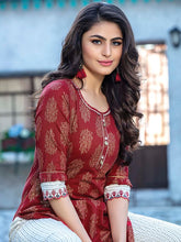 Load image into Gallery viewer, Kala Niketan Maroon Printed Rayon Kurti with off White Pant
